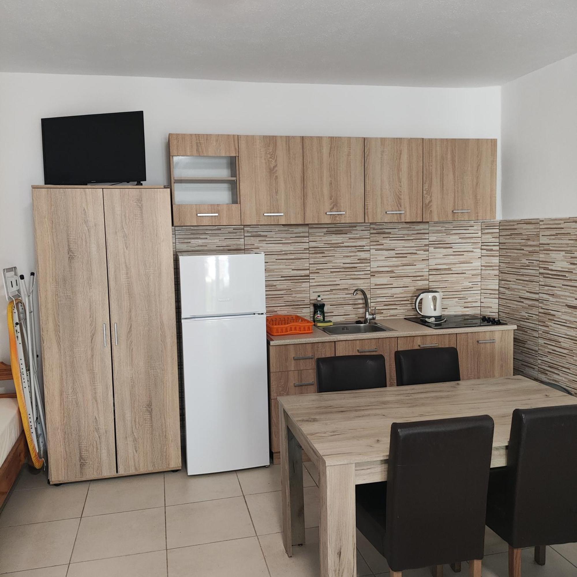 Ekaterini Apartments Guviá Kültér fotó